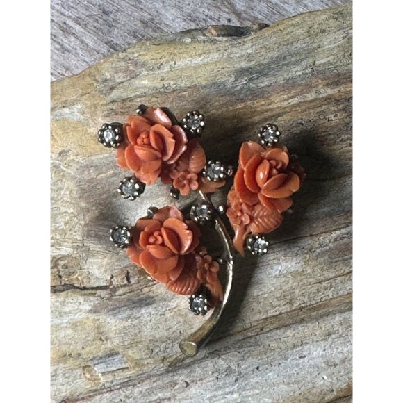 Vintage Faux Floral Coral Rose Brooch With Rhinestones Gold-Tone Metal Retro Sty - Picture 7 of 7